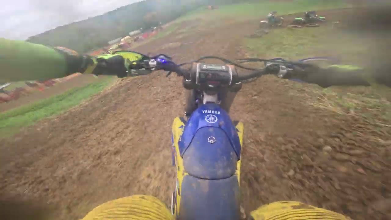 Závody Slovácké pohár. Kategorie mx 1. (další videa nejsou rozbili nám kameru) :(