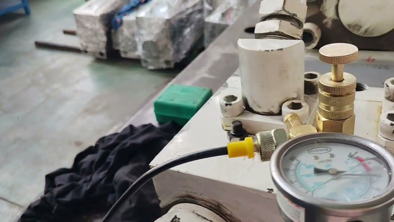 How to Charge Nitrogen Gas For Your Hydraulic Breakers?