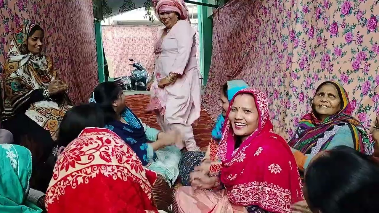 Shadi Vivah ke hasi majak ke lok geet 😂🙏🏻😊 #funnyshadi #shadisngeet #vivahkirtan #vivahgeet #funny 