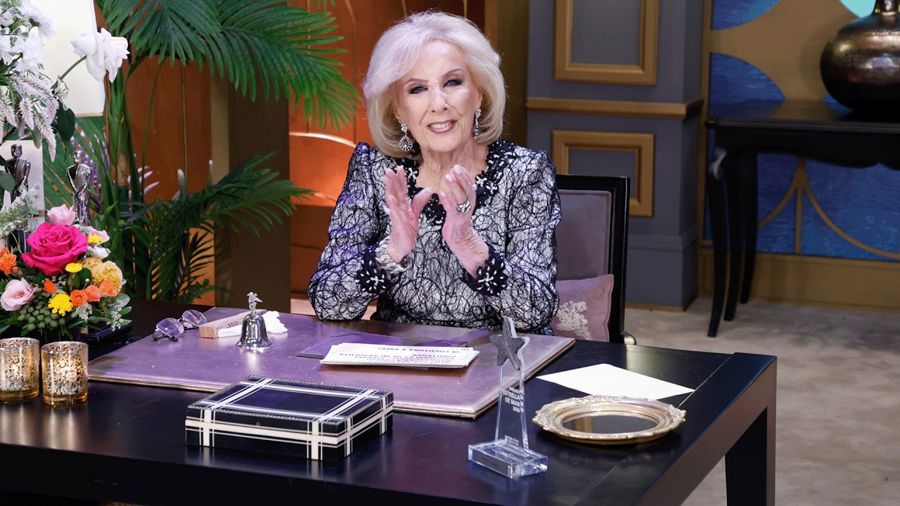 Cristales, canutillos y perlas, los destacados del precioso vestido que lució Mirtha en su #mesaza