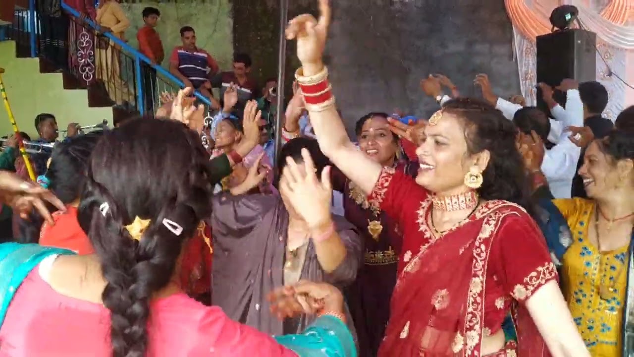 हिमाचल के मशूर बैंड पार्टी बहुत ही अच्छा डांस करते हुए हिमाचली कल्चर  ऐसा डांस कभी नहीं देखा होगा 🙏🙏