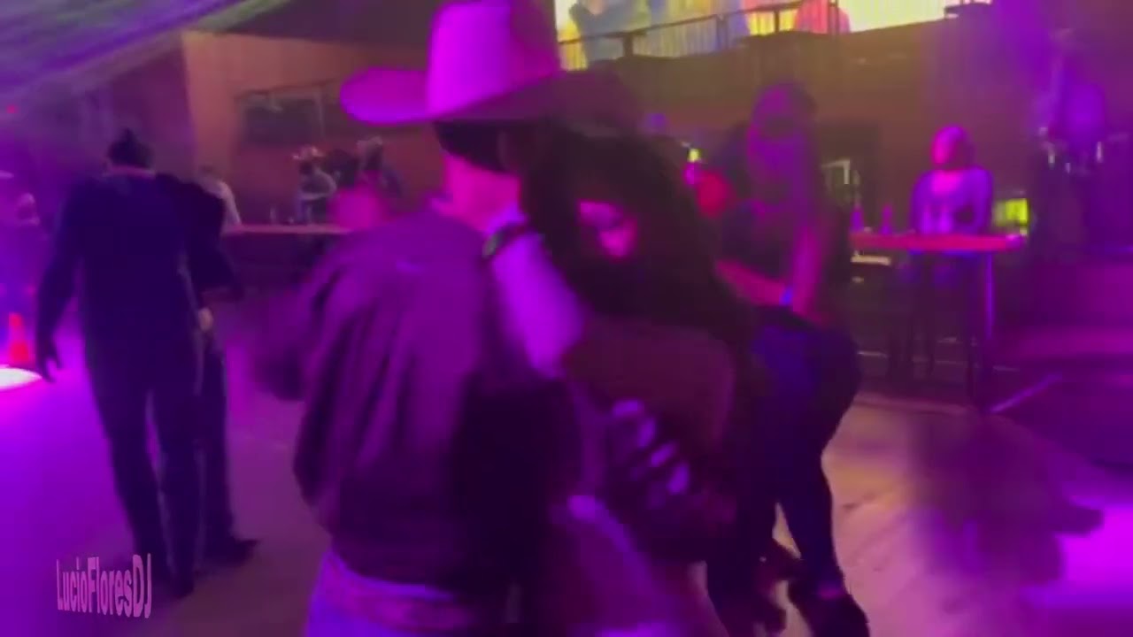 BAILANDO PURO TIERRA CALIENTE