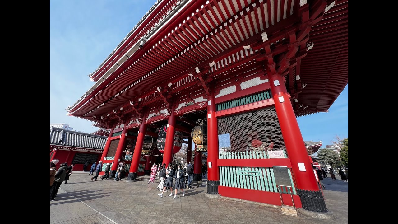 The Kaminarimon Gates and Senso-Ji Temple (Asakusa, Tokyo)