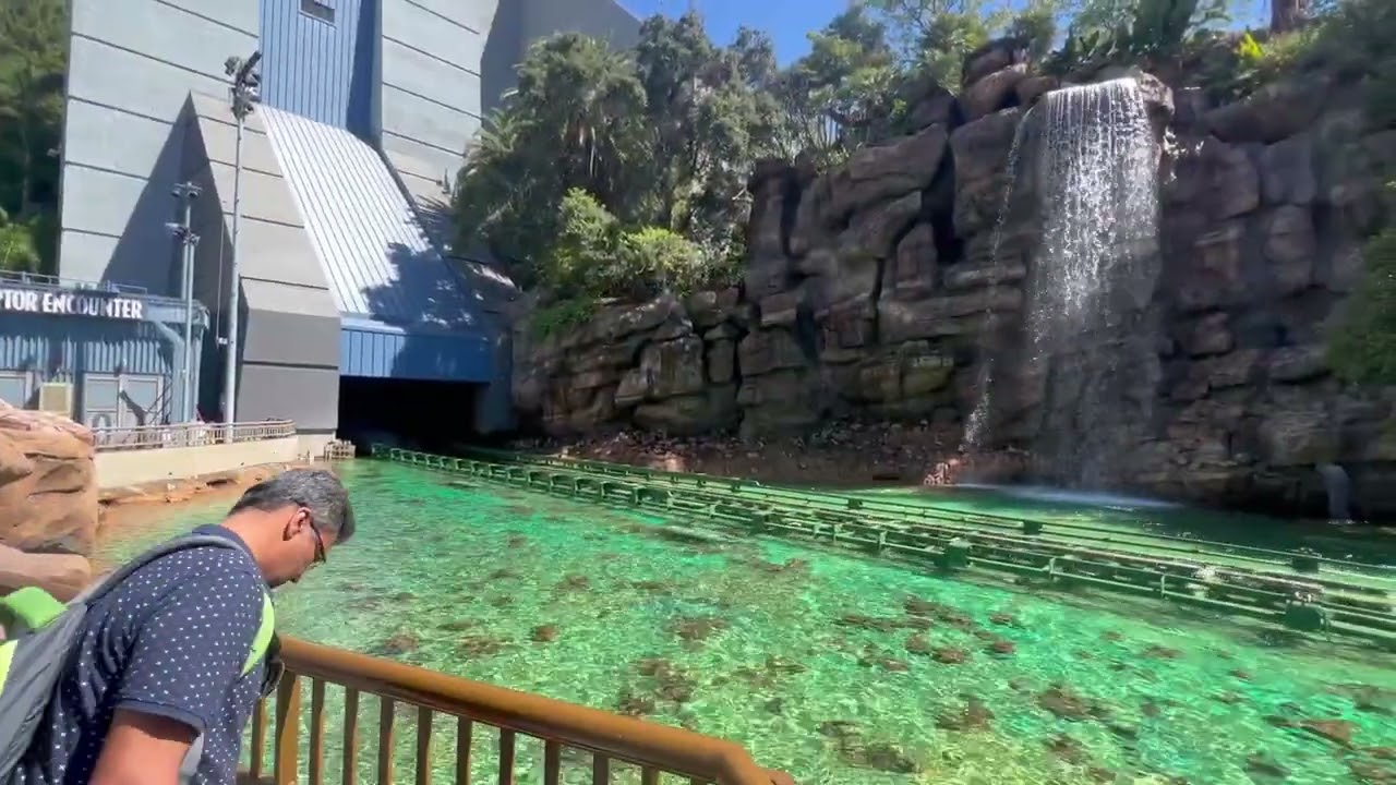￼ Jurassic Park Splash Ride 💦 at Universal Studios in California.
