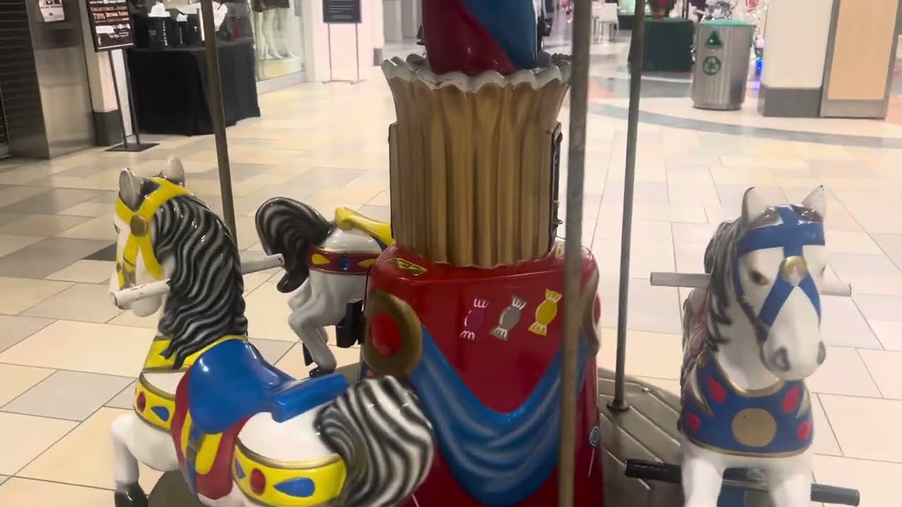 Детская карусель с лошадьми Zamperla 2000 в торговом центре Fox Run (отремонтировано Eletech)￼