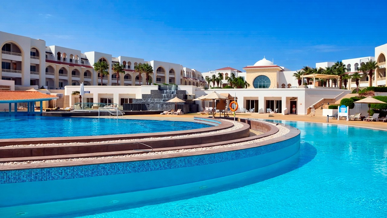 Why Tourists Love This Egyptian Hotel? Old Palace Resort Sahl Hasheesh Hurghada Review