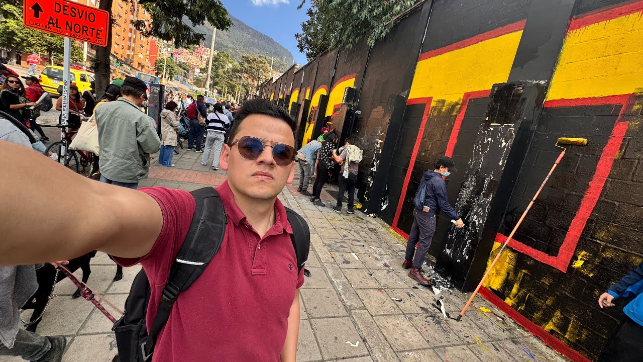 ¡ALERTA! Se reconstruye el mural ¡URIBISMO ESTÁ AT3RRAD0! Esto está pasando.