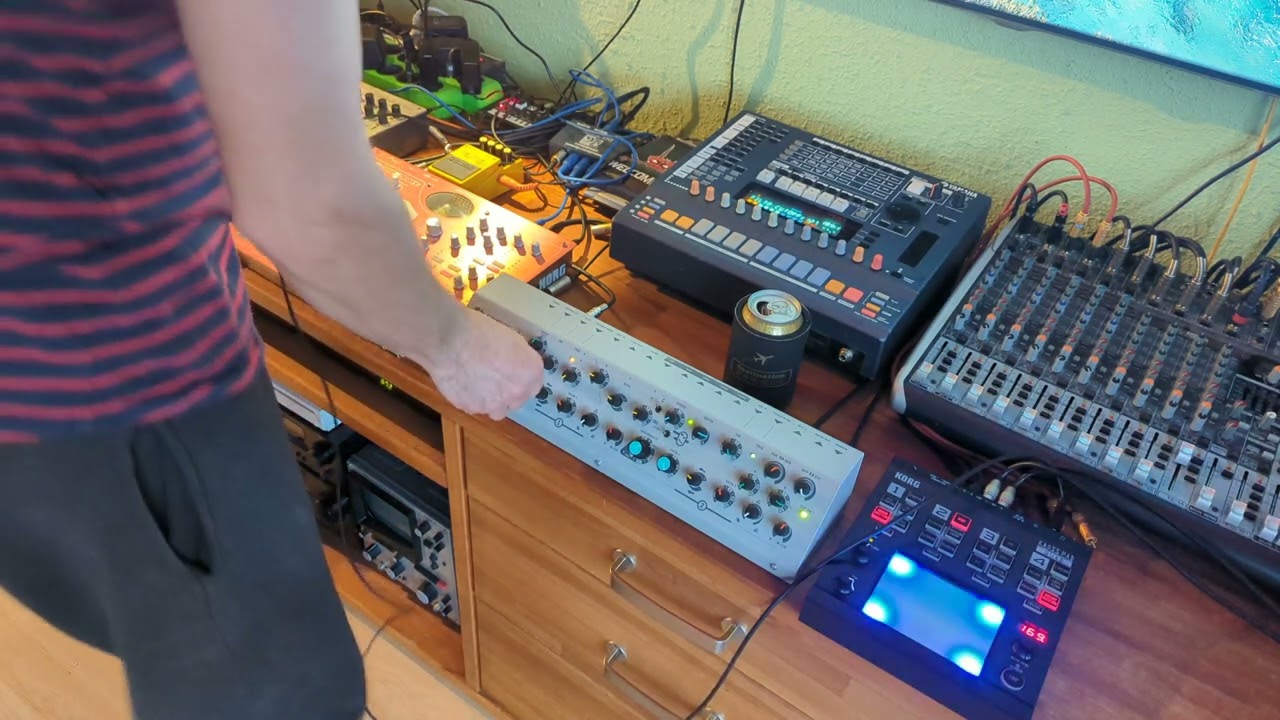 Machinedrum kick + Sherman Filterbank