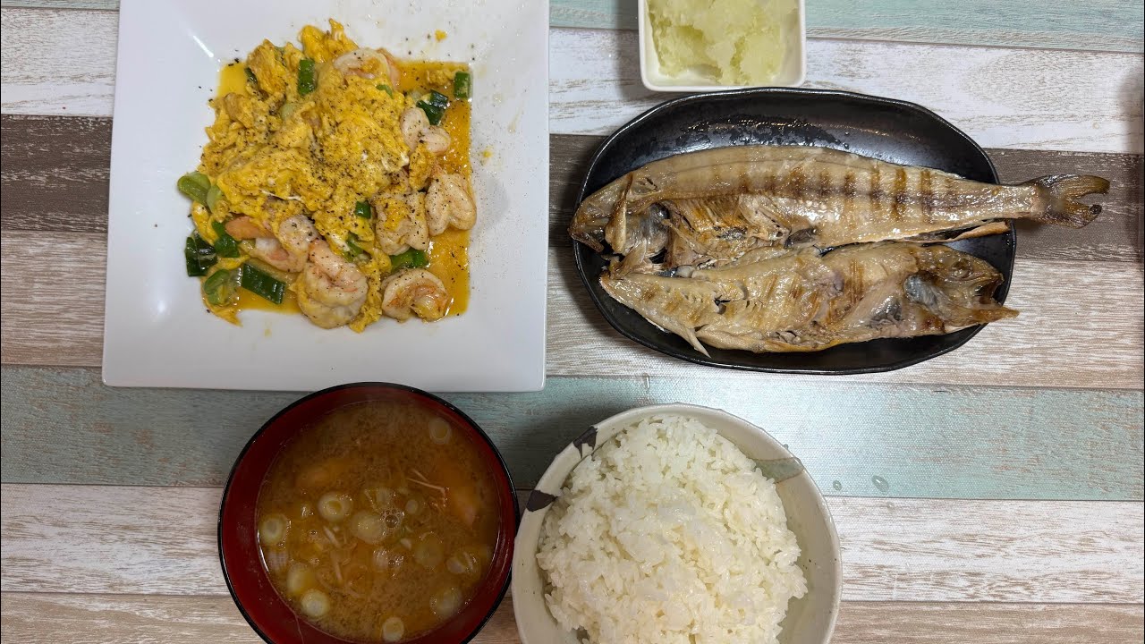 #おっさんの料理  #今日の晩ごはん #エビと卵の炒め物　#エビの味噌汁
