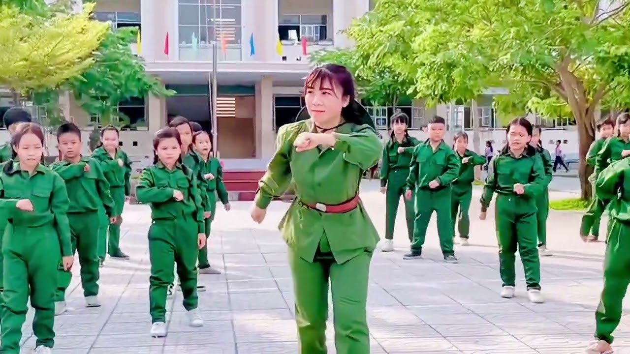 Đồng diễn sân trường “KHÁT VỌNG TUỔI TRẺ”| 2024-2025