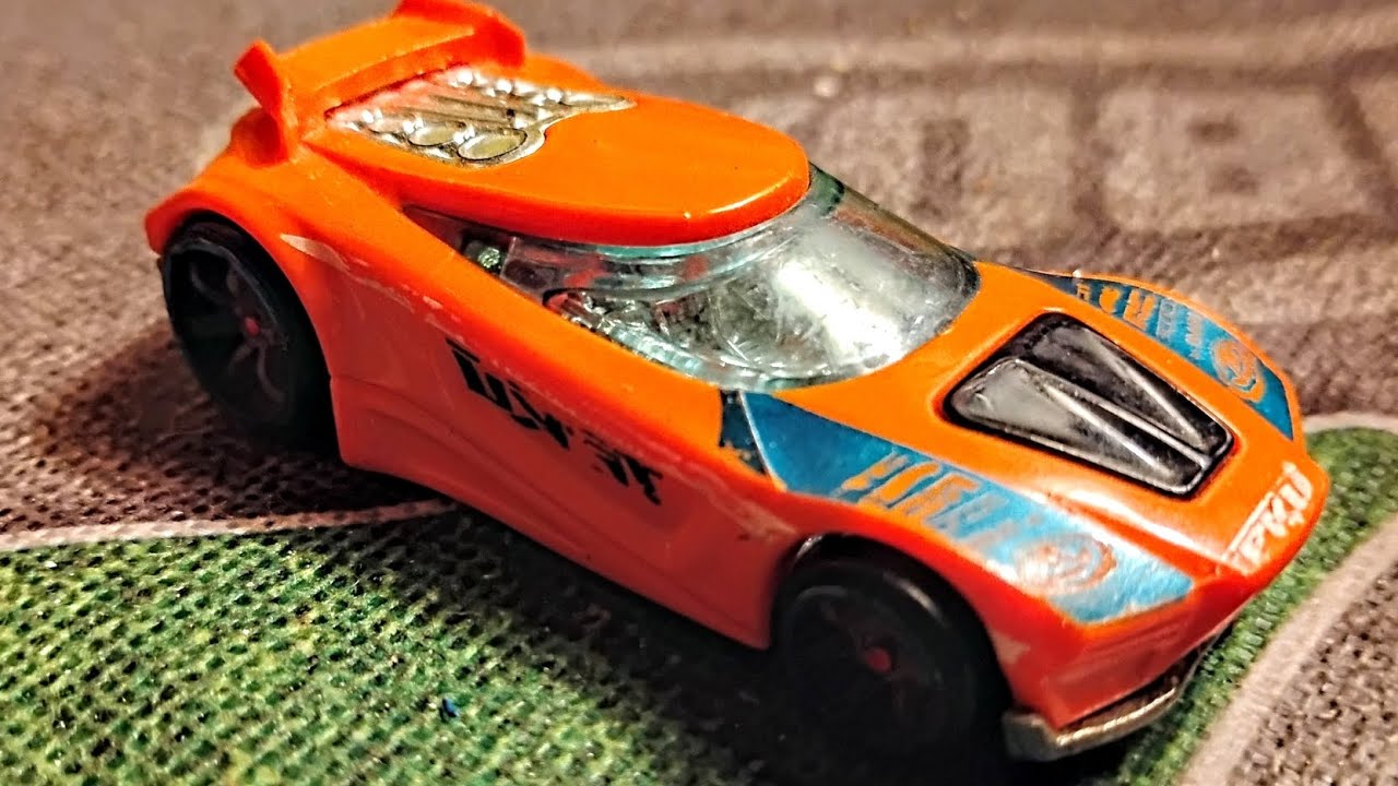 Reviewing Chicane from the 2006 Hot Wheels Acceleracers Team Colors series.
