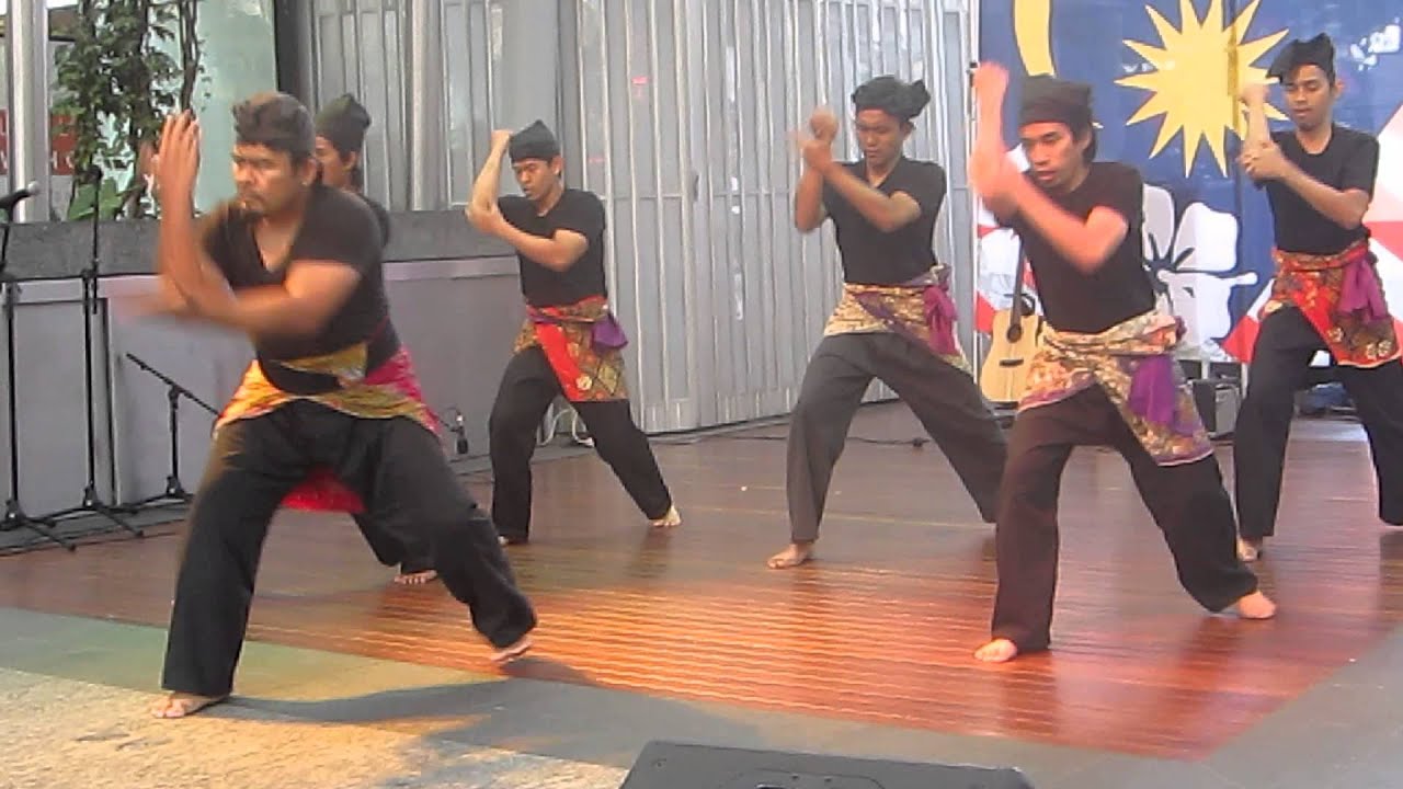 Silat Kuntau Tekpi performance at Queen Street Mall, Brisbane City, during Citra Malaysia 2014