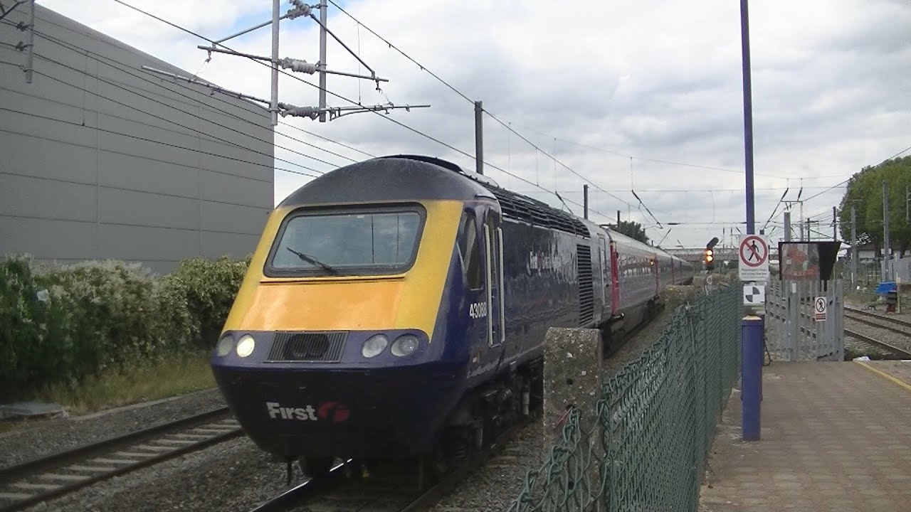 Trains at West Ealing