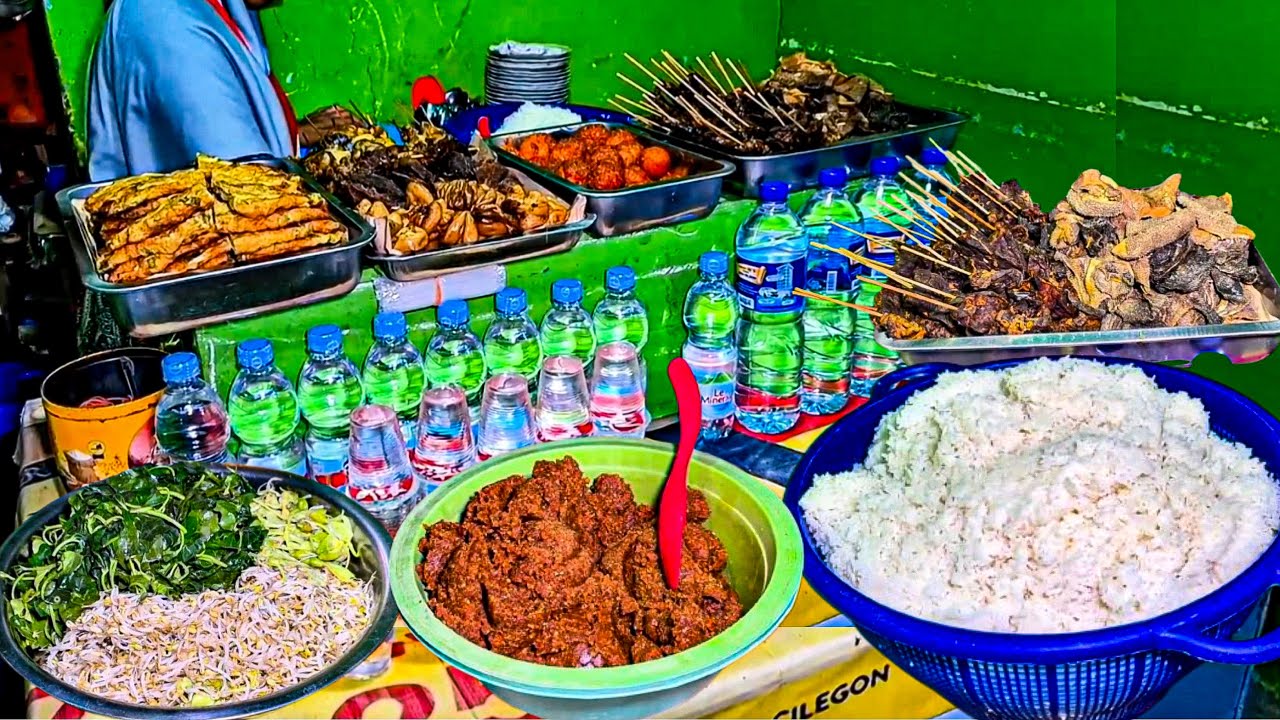LOKASINYA SEMBUNYI DIBELAKANG PASAR TAPI PELANGGANNYA ANTRI SEBELUM WARUNG BUKA