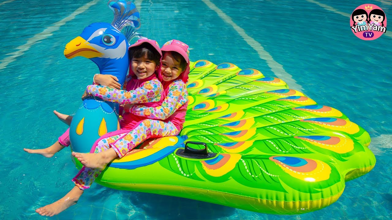 หนูยิ้มหนูแย้ม | นกยูงเป่าลม Kids Play Giant Peacock Water Pool
