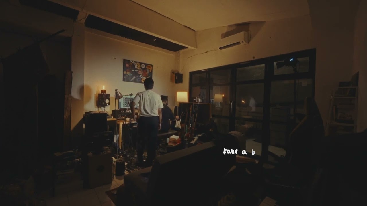 Sungkeh, Ranu Suwandani - Romcom (Lyrics Video)