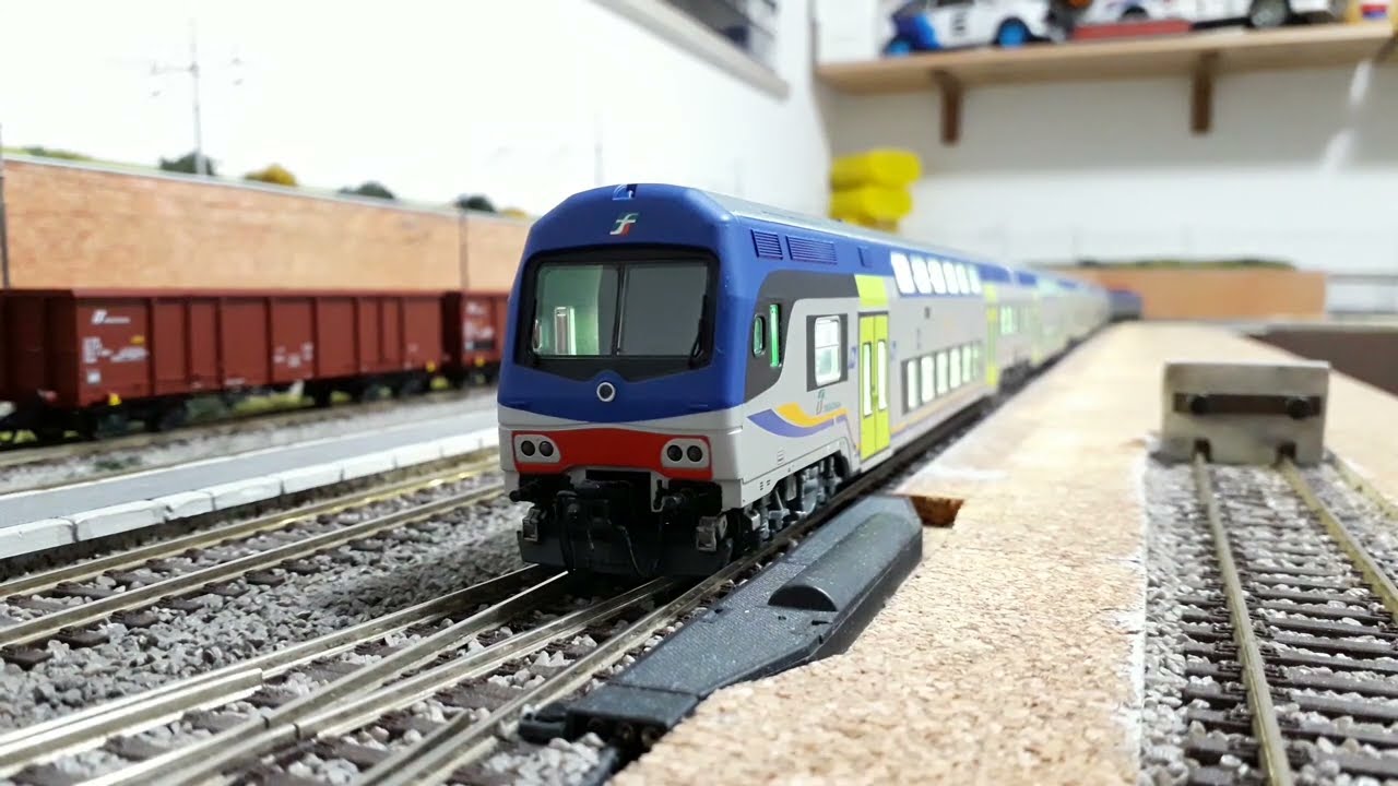E464 con carrozze Vivalto in livrea dpr.