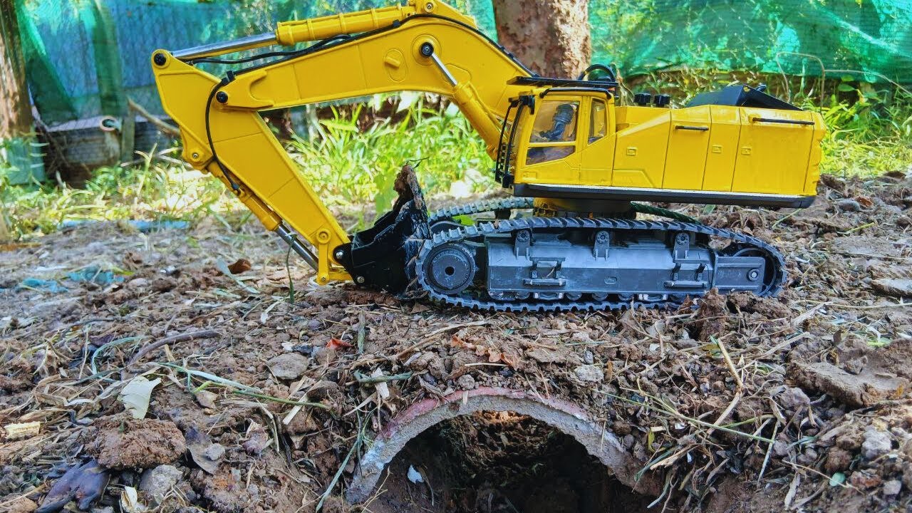 Detailed RC Excavator Movements Digging Mud Canal Like Real Heavy Equipment #4