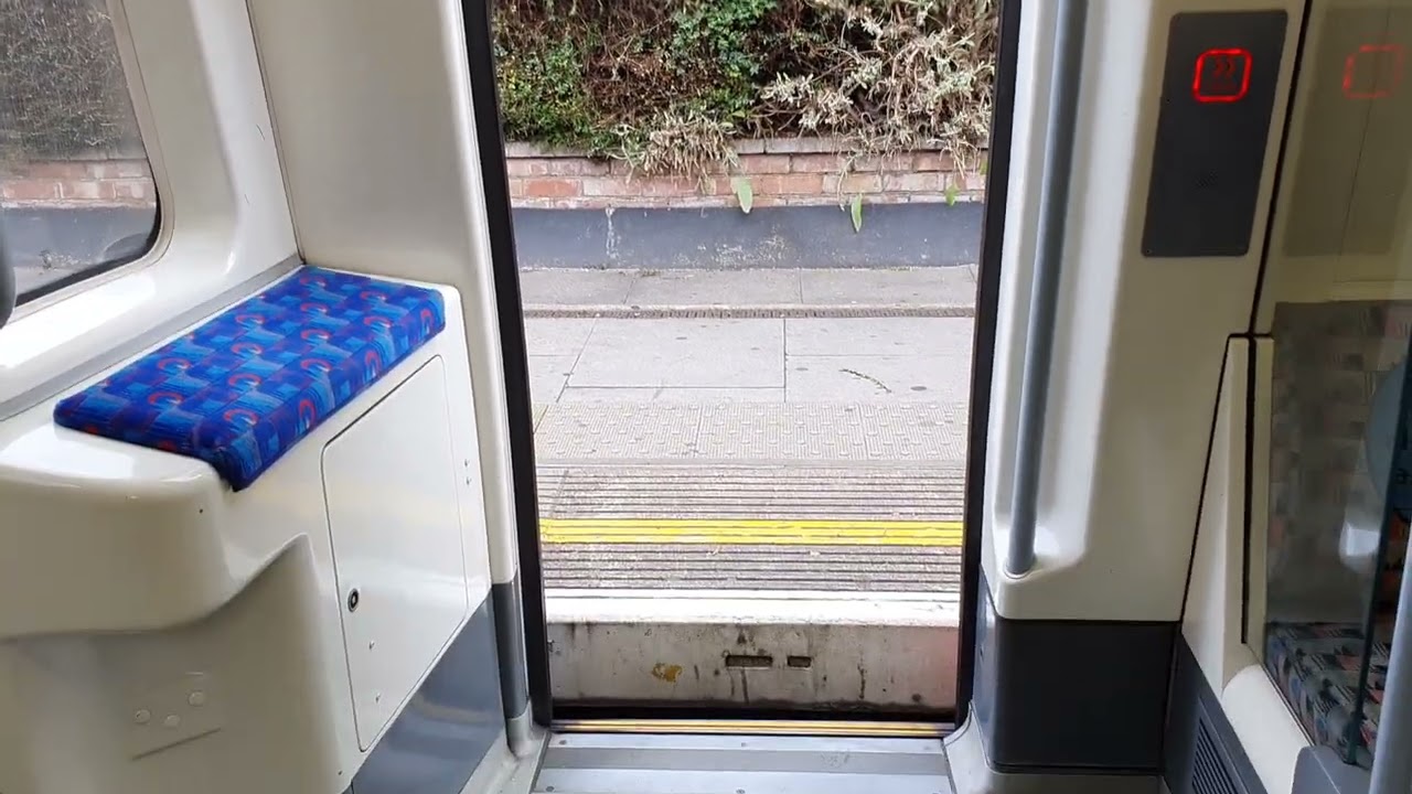 🇬🇧 Julibee Line Kilburn to Dollis Hill on car 96238