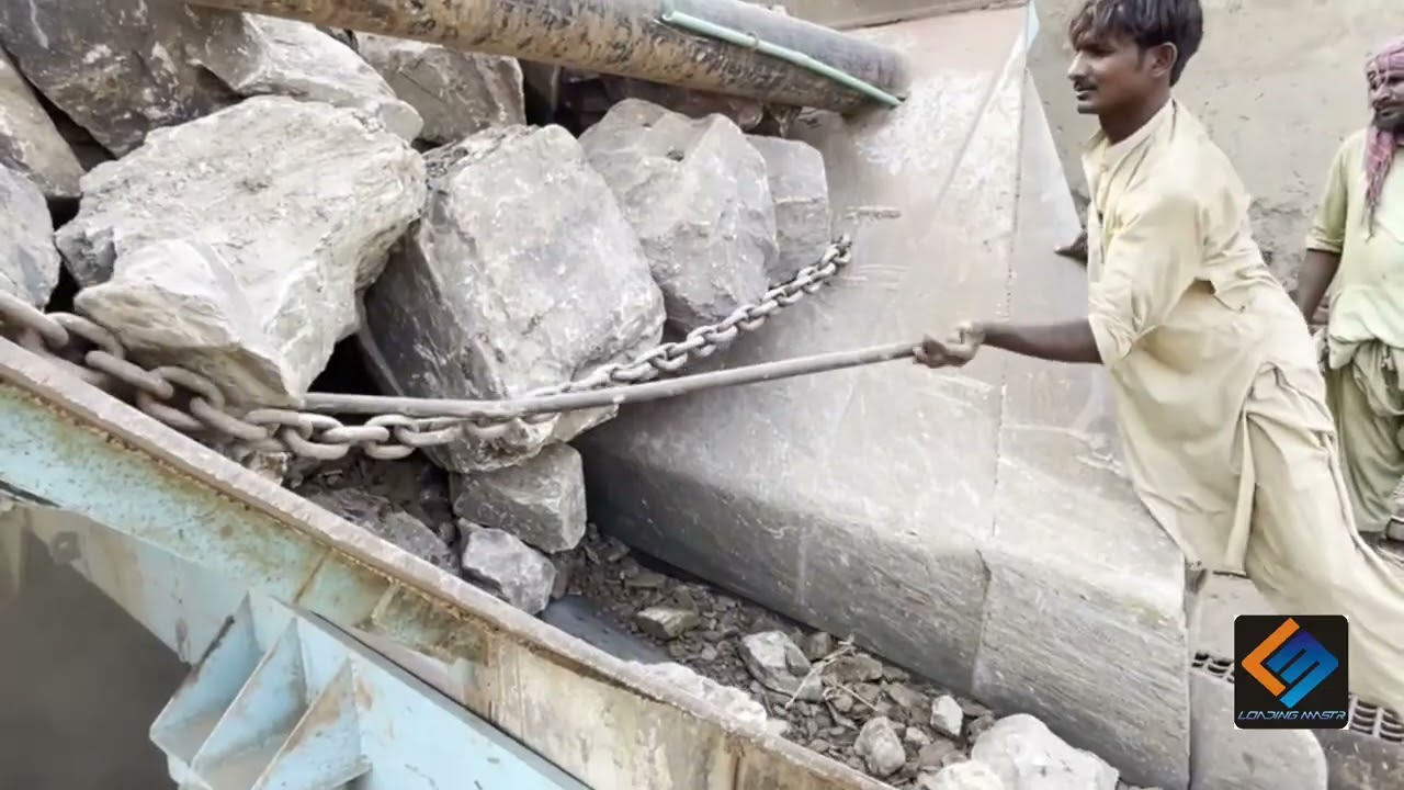 Real Stone crusher power Giant Rocks jammed in Hopper Unstoppable