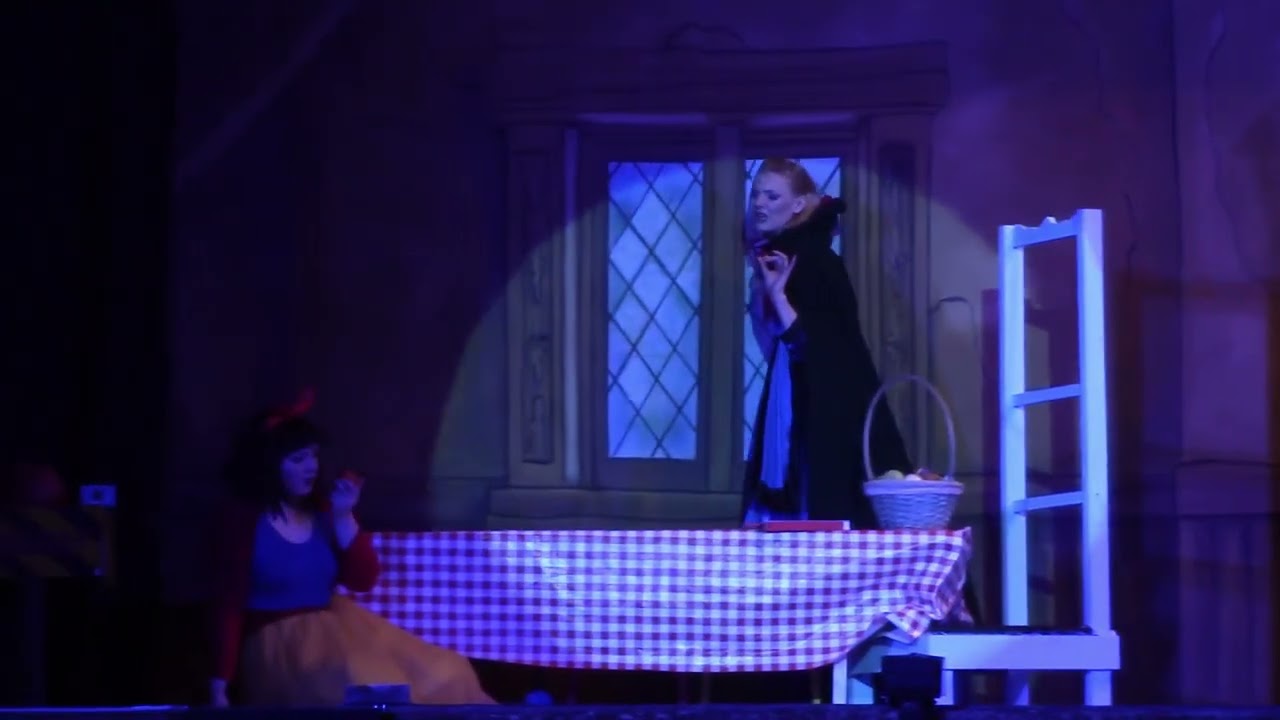 Snow White and the Seven Dwarfs 2018, Snow White and the Poison apple.