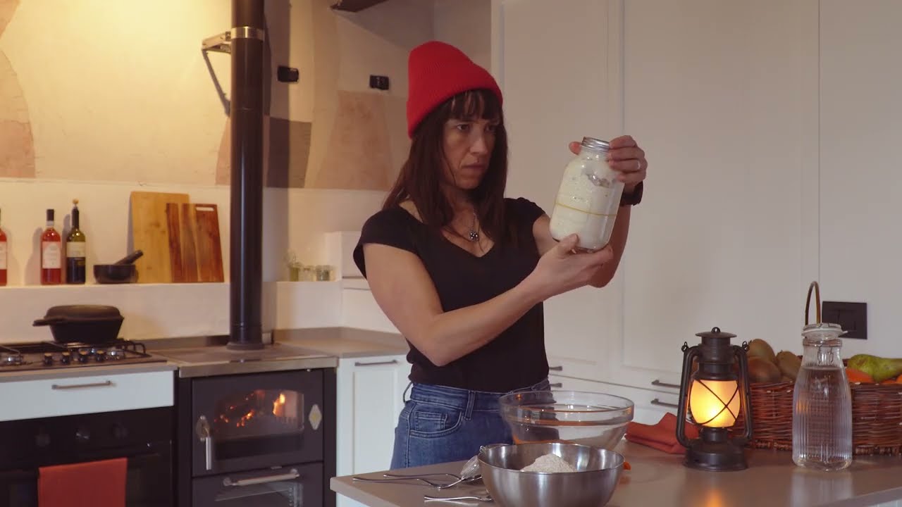Giorni lenti in cascina | Pane con lievito madre, cesteria in salice e panca in legno | Ep. 35