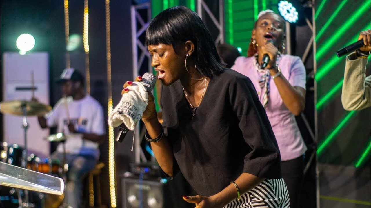Min Cheebuzor | Raised an electrifying atmosphere of total worship 🙌 | live at @gicchoba 