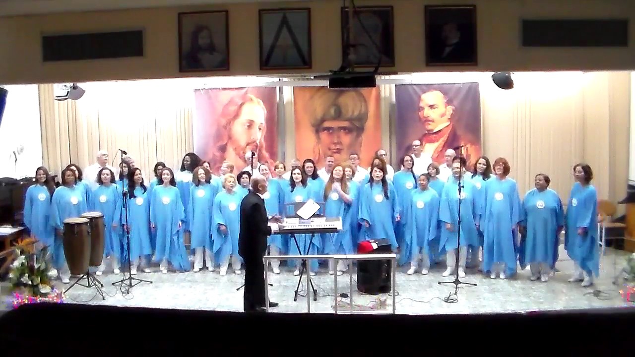 Coral Ramatis cantando Age of Aquarius SER 2016   Final de ano