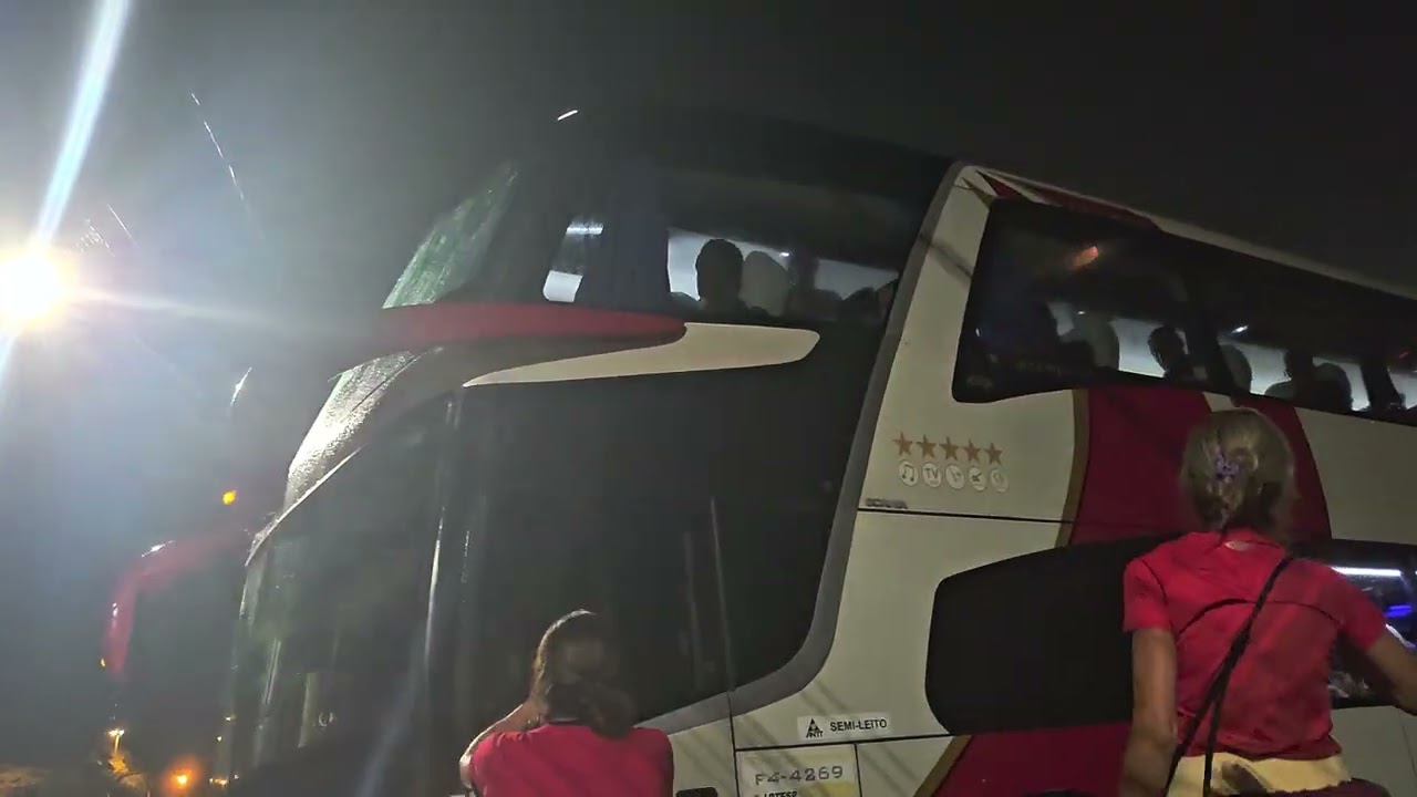 2025 11 26 Athlético em Araraquara - saída do ônibus dos jogadores após a partida
