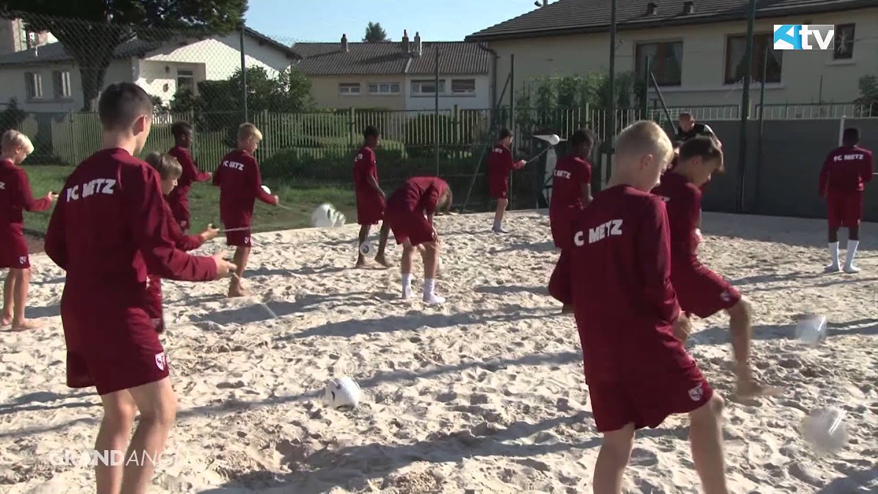Le FC Metz s'entraîne sur le terrain de Beach Soccer