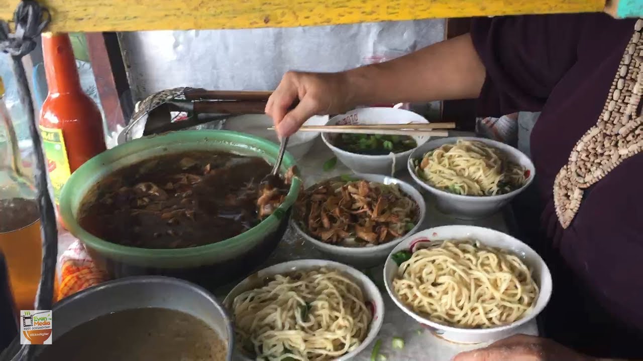 SPESIALL !!! MIE AYAM PAK KEMI HARGA MURAH PORSI BANYAK !! | YOGYAKARTA STREET FOOD #BikinNgiler