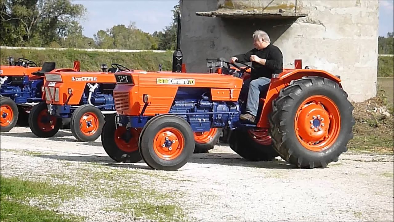 VINTAGE TRACTORS SAME PARADE