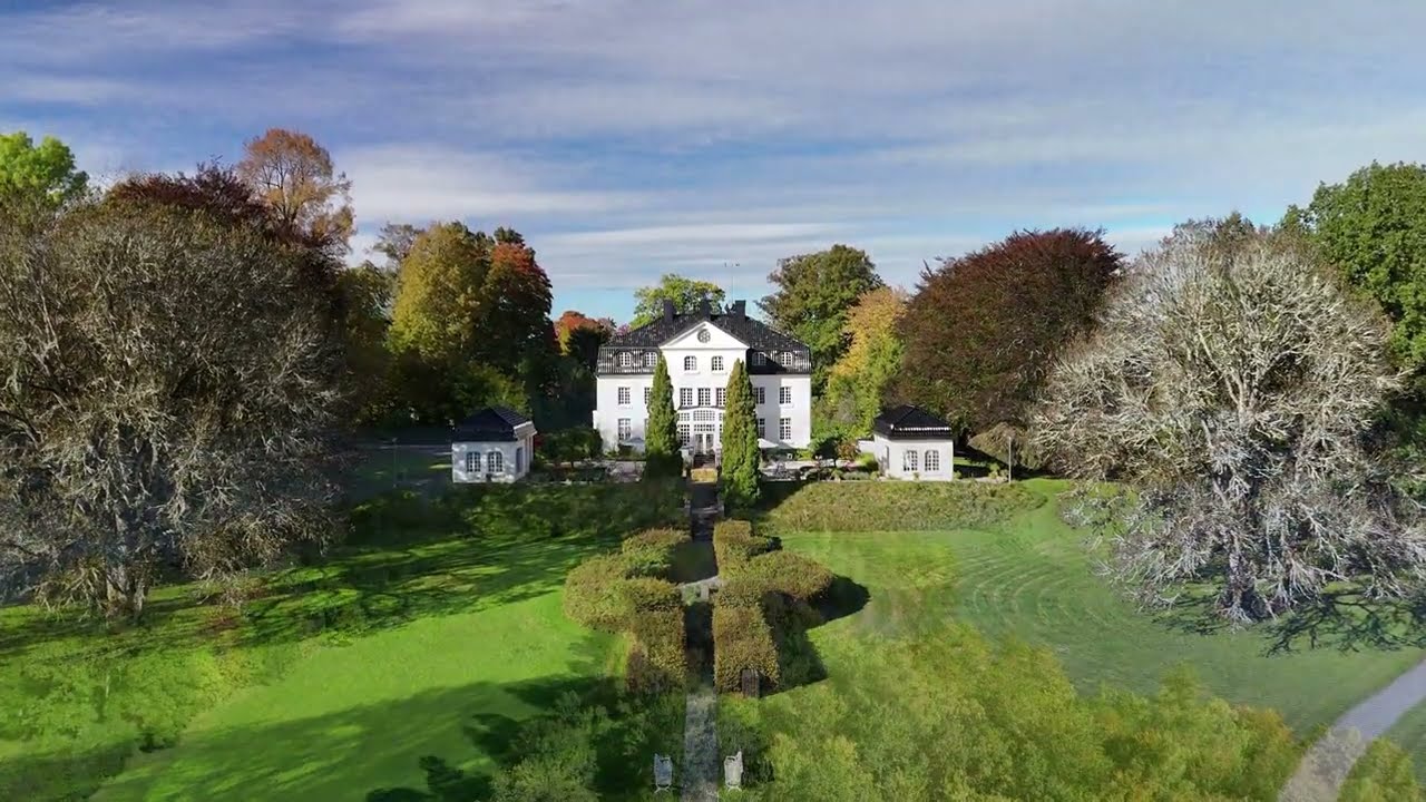 Autumn droneflight over Baldersnäs Herrgård - Dals Långed,  Dalsland Sweden