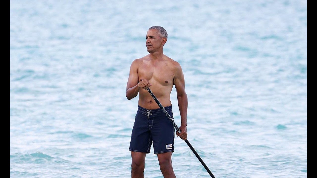 Barack Obama soaks up the sun shirtless in HawaiiBarack Obama soaks up the sun shirtless in Hawaii