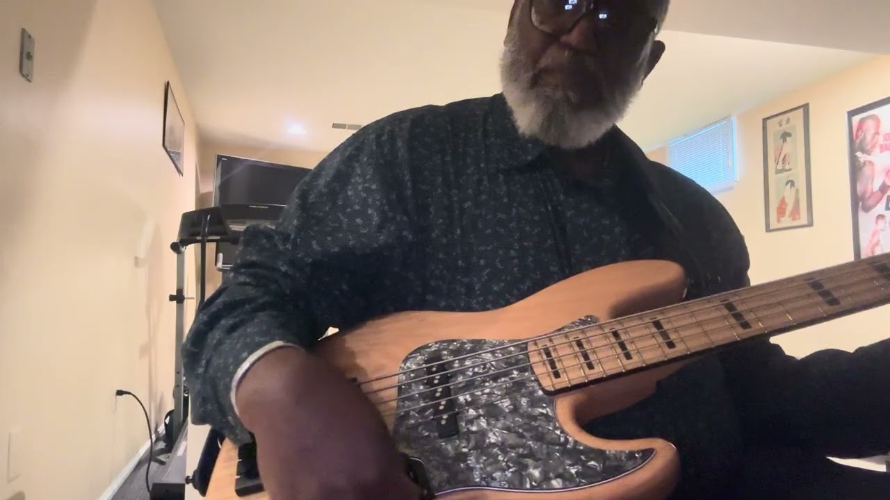 Fender American deluxe jazz v with Wayne Jones preamp bartolini b axis pups and hipshot bridge. 