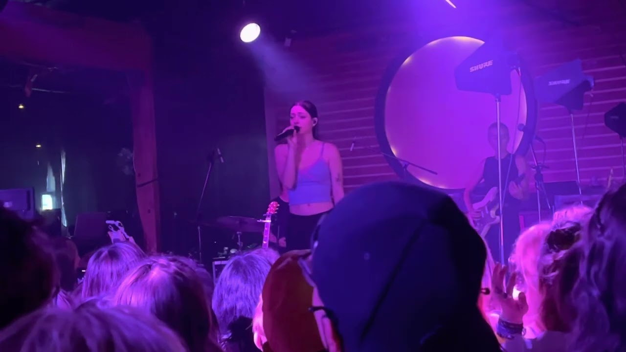 lizzy mcalpine - “over-the-ocean call” | fortune sound club, vancouver