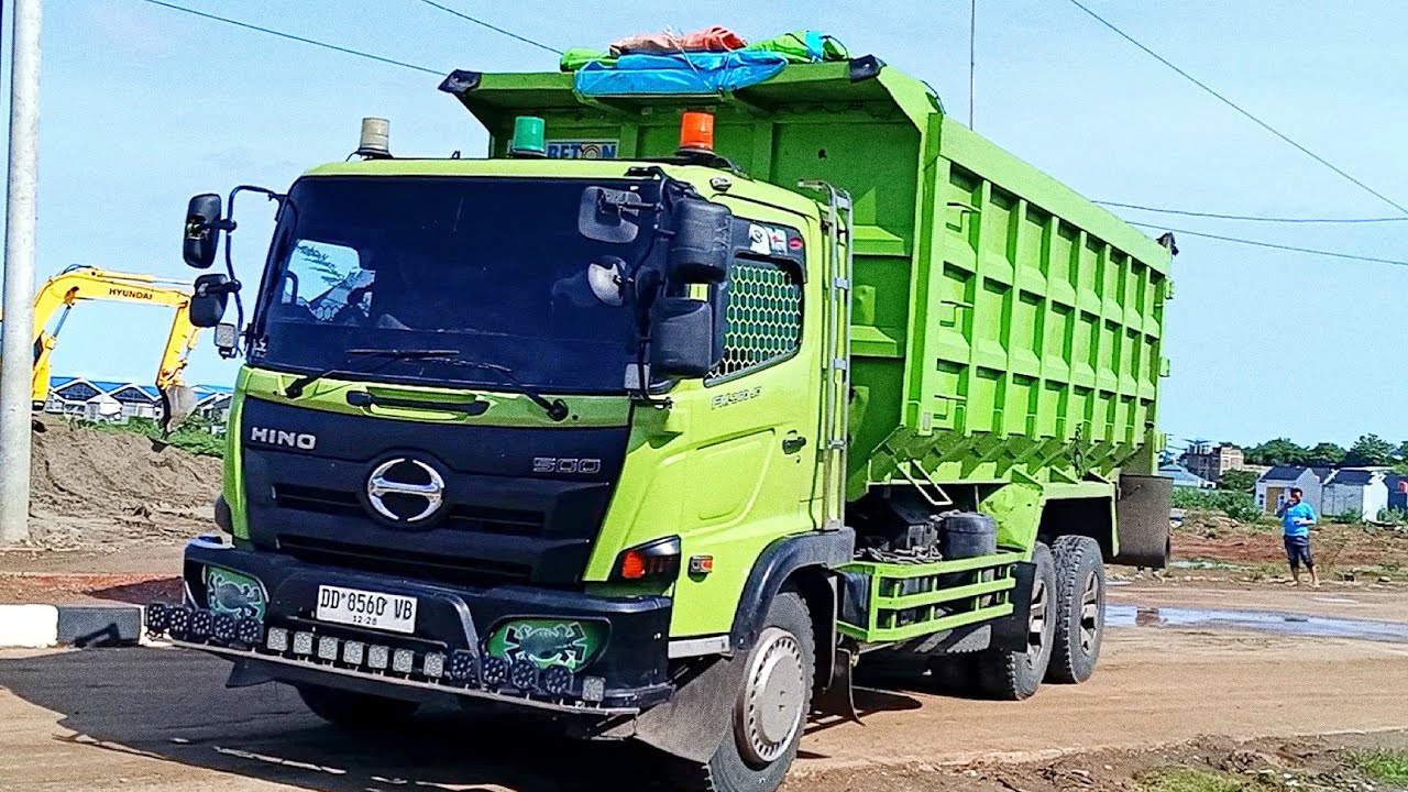 Truk Jomplang, Mobil Truk Hino 500 Bongkar Muat Pasir Putih Full Bak