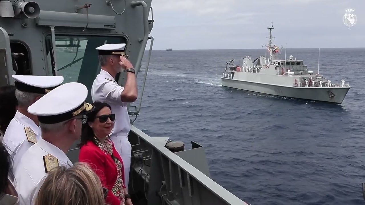 S.M. el Rey asiste a la revista naval y exhibición dinámica del “Día de las Fuerzas Armadas 2025”