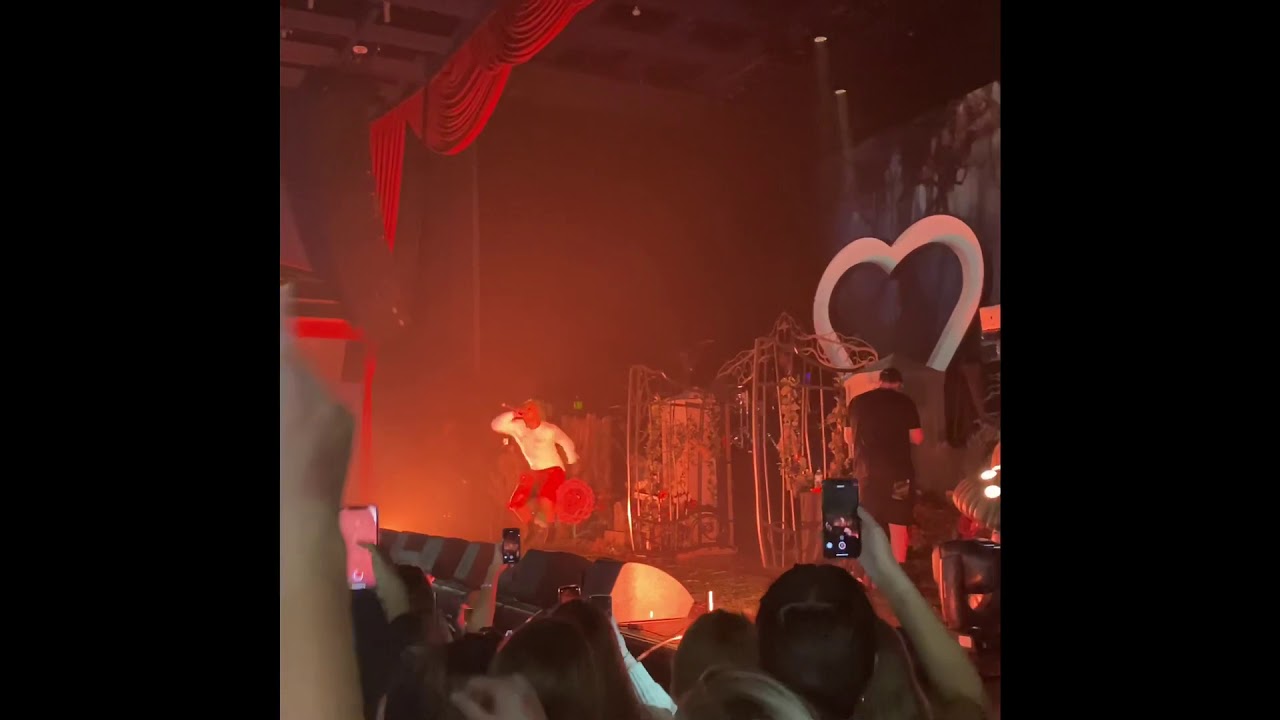 Trippie Redd (live) (St. Louis) Taking A Walk