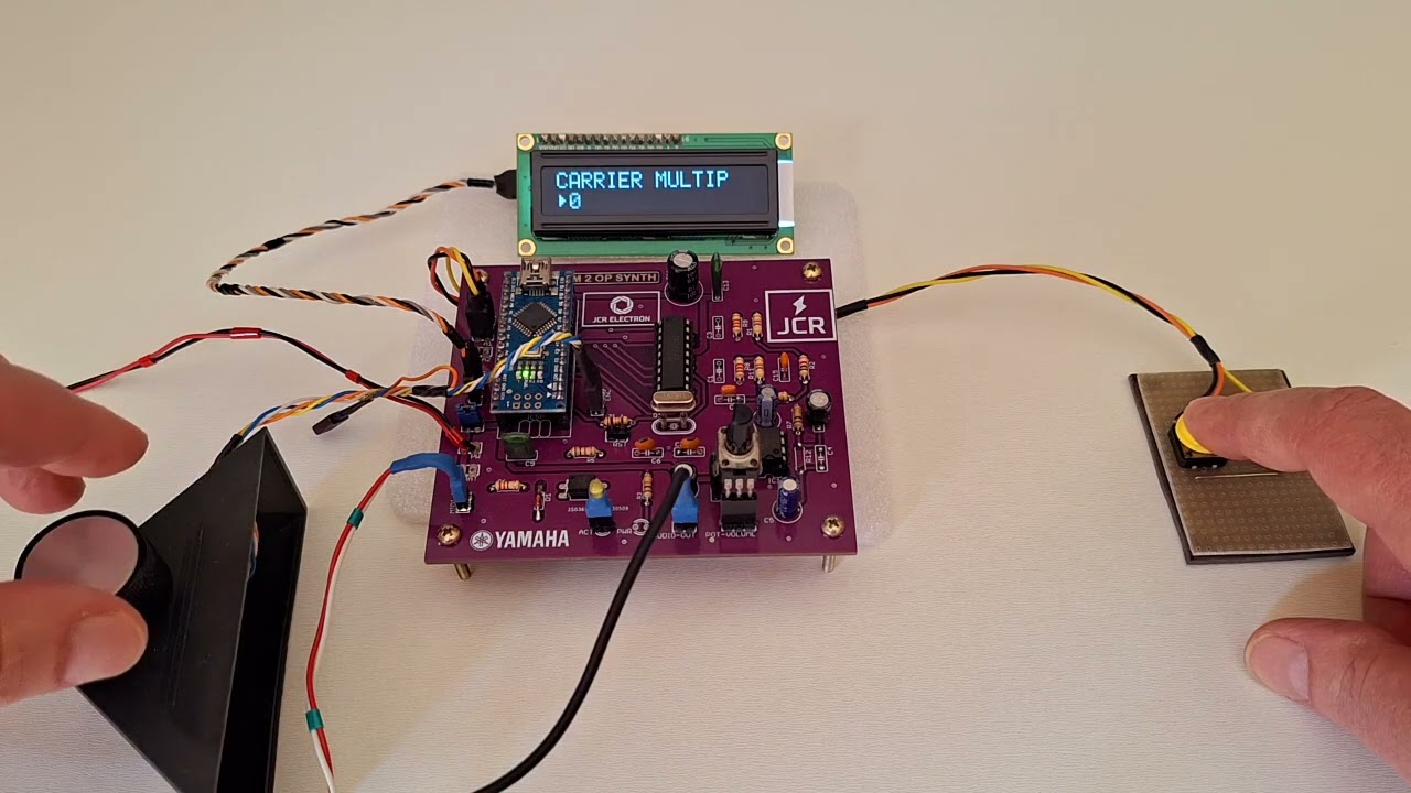 FM 2 OP SYNTH - YM2413 + LCD DISPLAY
