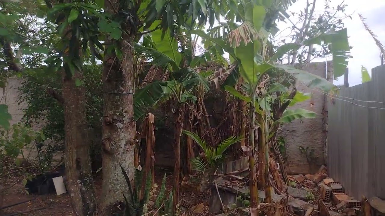 VENDO CASA PERTO DA PRAIA DE VILATUR SAQUAREMA RJ 120 MIL REAIS 022997442291 DEUS É DEUS.
