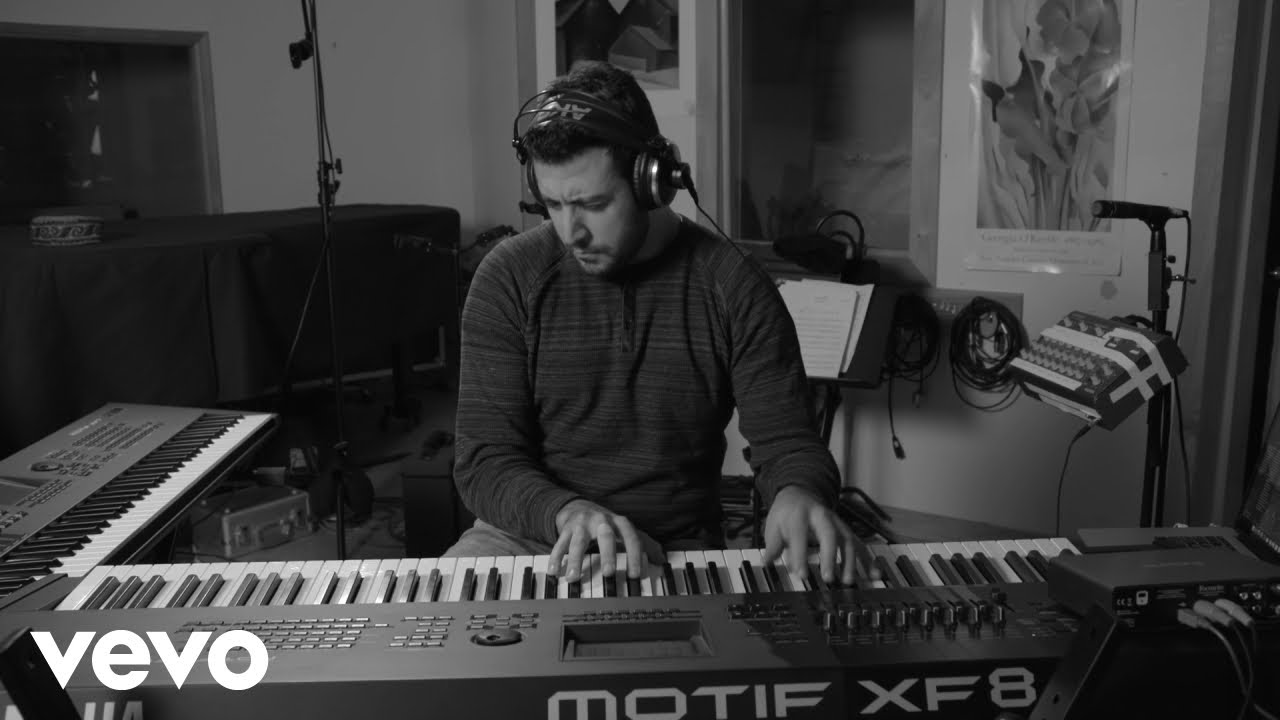 Giorgi Mikadze - Maglonia ft. David Fiuczynski, Panagiotis Andreou, Sean Wright
