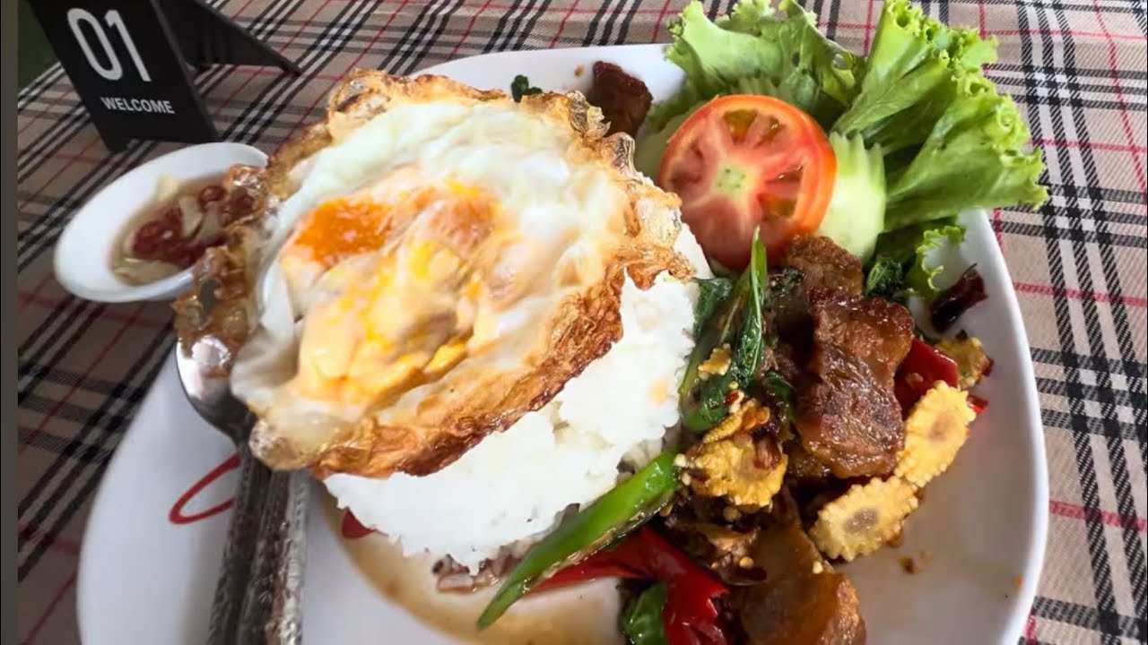 ร้่านลับที่โคตรอร่อย  Crispy Pork Basil Rice 🍳🔥ข้าวกะเพราหมูกรอบไข่ดาว ไข่แดงเยิ้ม ๆ 