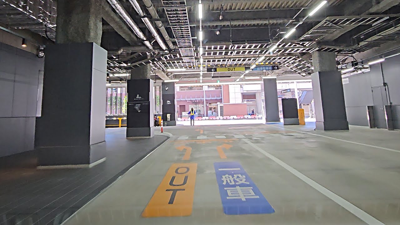 KAWASAKI DELTA(カワサキ デルタ)『立体』駐車場出口から｜川崎市 幸区 大宮町 商業地