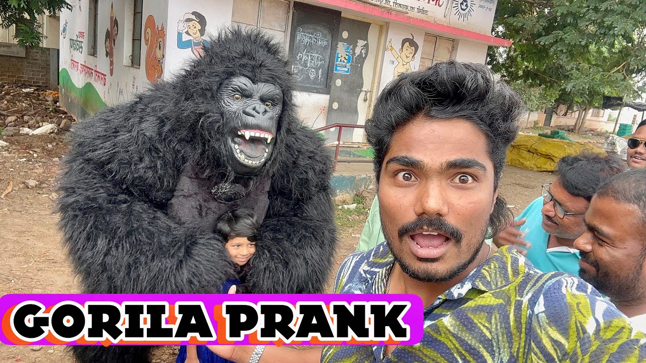 गोरिला आला 😱 किती लोकं पळाली बघा #gorila 