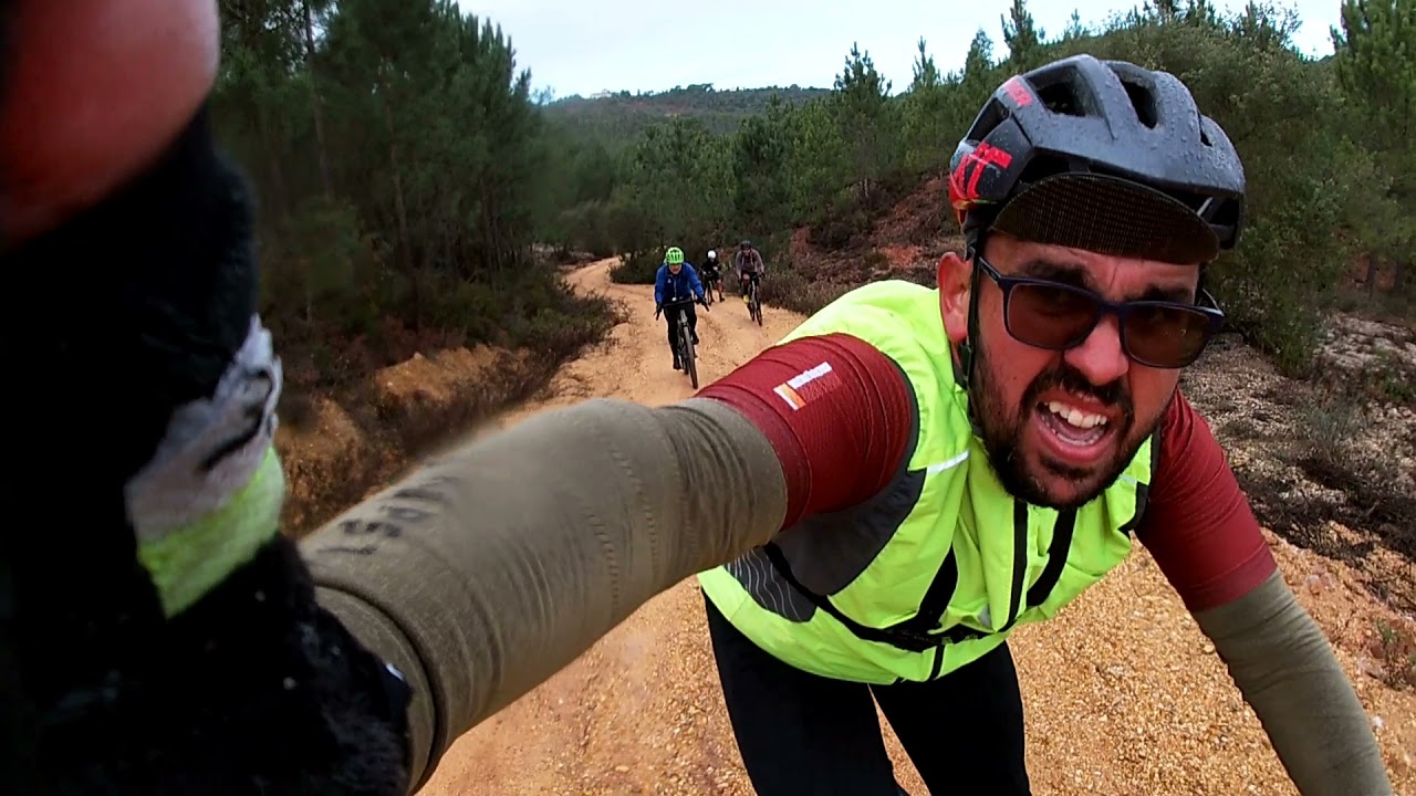 grupo de Gravel pela Arrábida