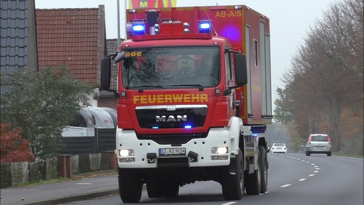[Ammoniakaustritt in Meierei Horst] Einsatzfahrten LZ-G + Polizei Kreis Steinburg