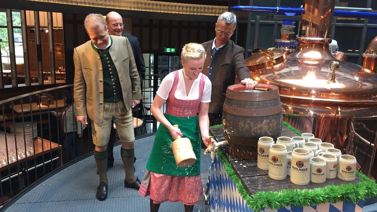Übung machts... Bayerische Bierkönigin 2019 Veronika Ettstaller lernte anzapfen