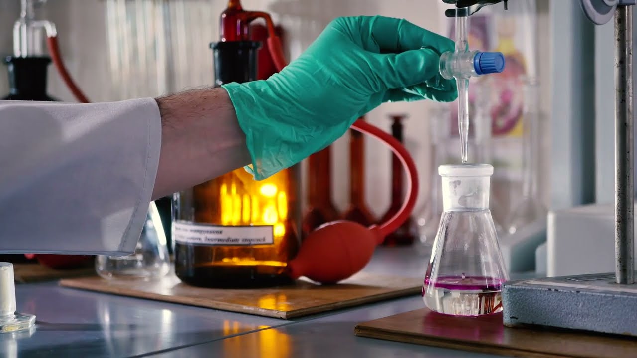 How to safely and effectively use gloves as PPE