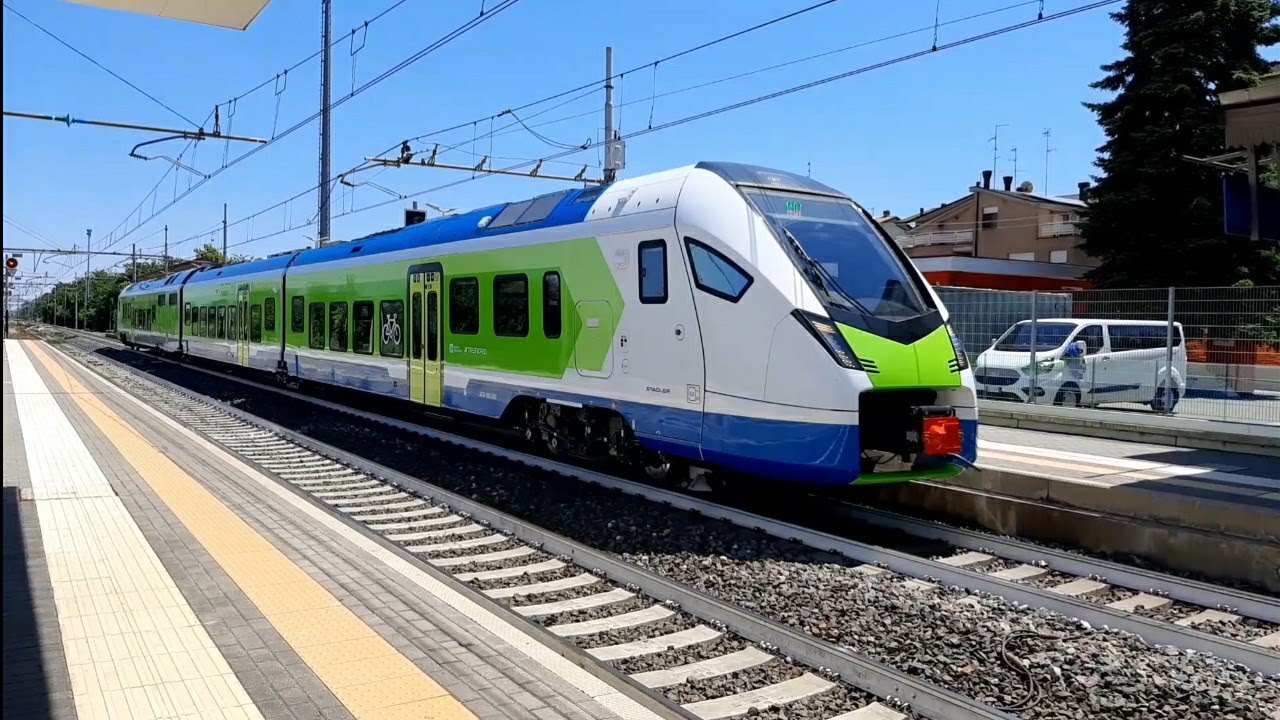 Spettacolari passaggi di Treni a Sant'ilario d'Enza - parte 1 